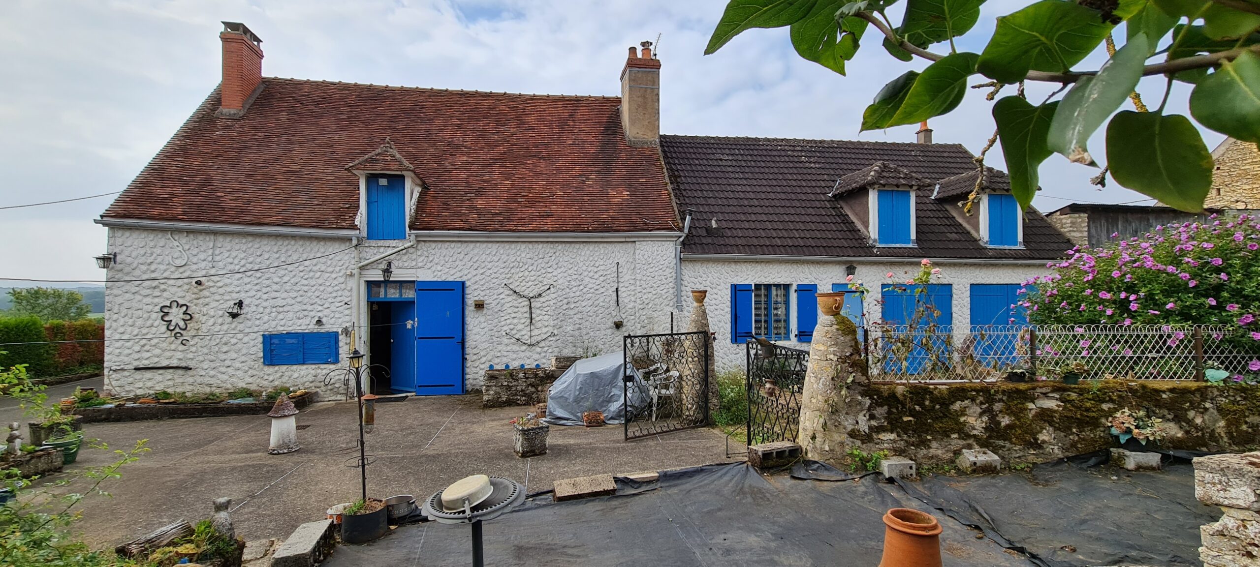 Maison habitable 106 m² avec dépendances