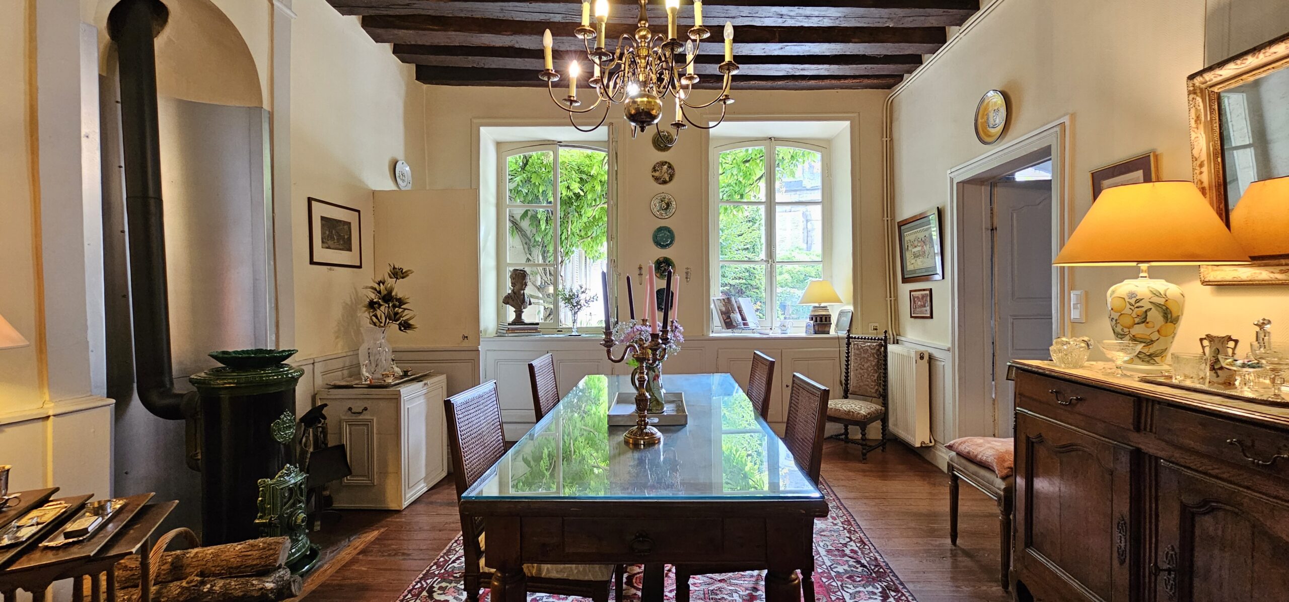 Ancien Hôtel particulier de 1748 avec cour et pavillon